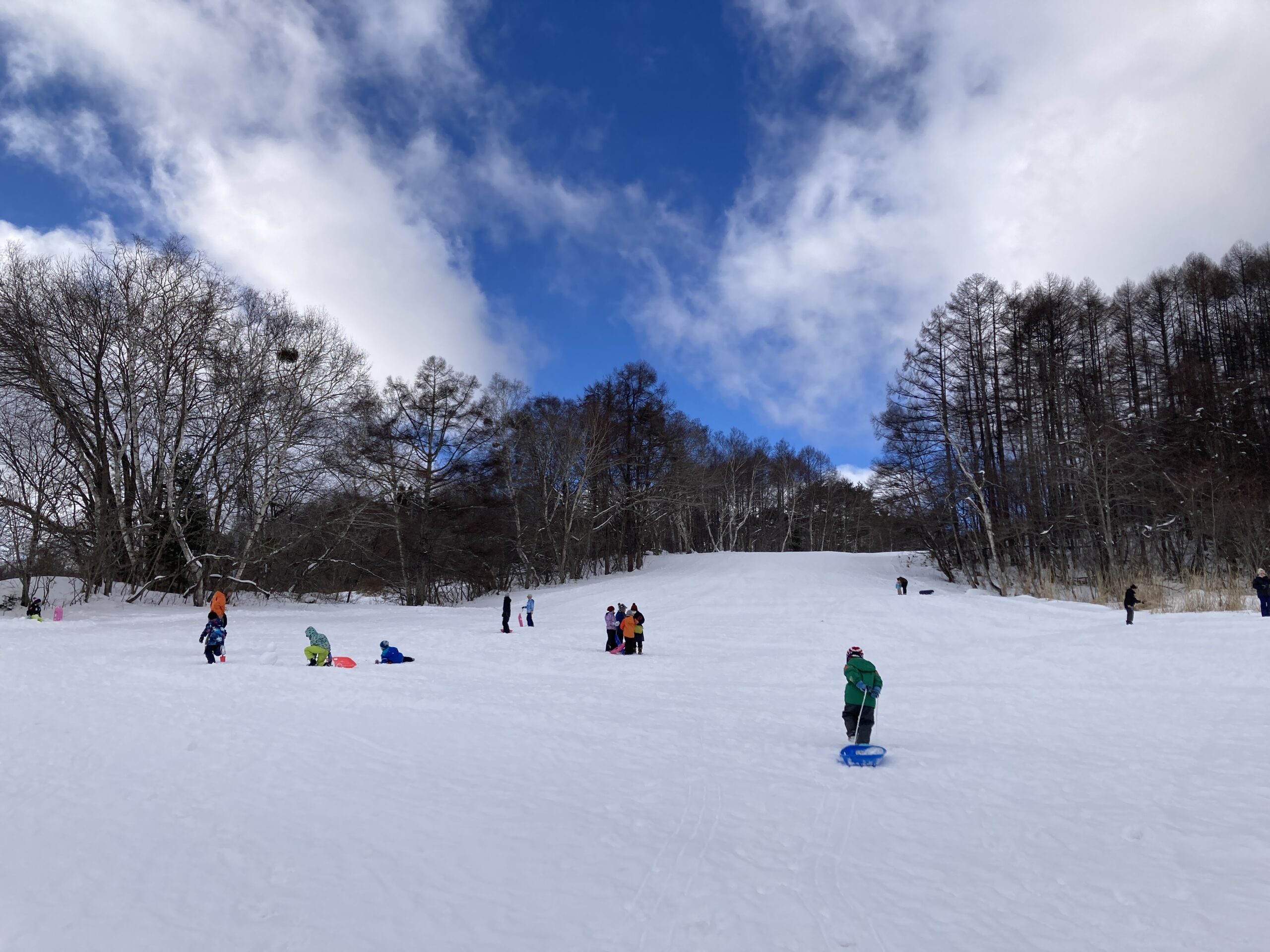 長野市、飯綱山麓での雪遊び
